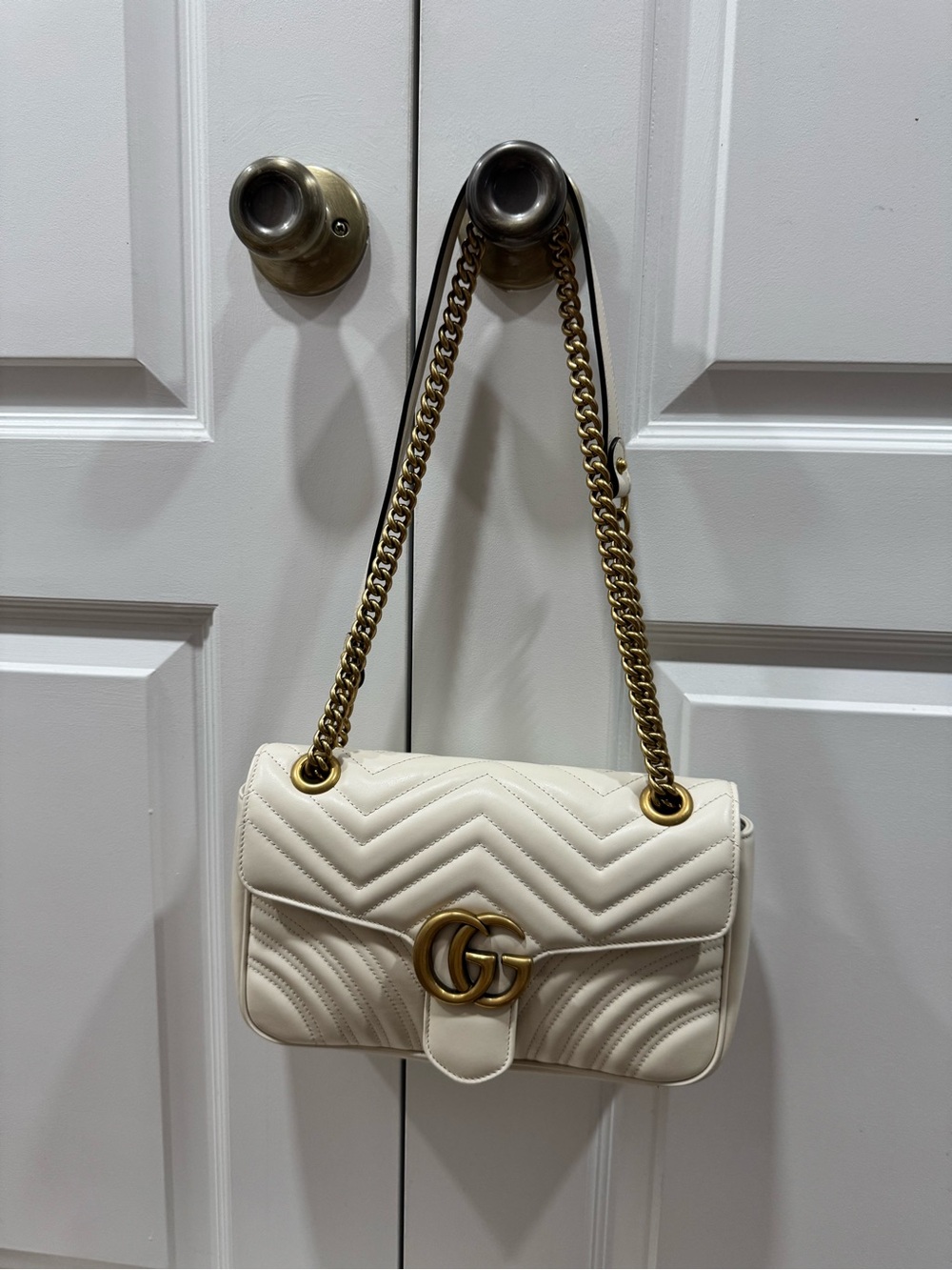 Gucci White Marmont Matelassé Leather Shoulder Bag